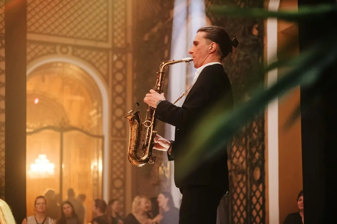 Saxophonist bei einer Palais-Gala